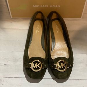 Michael Kors suede Fulton flat size 6